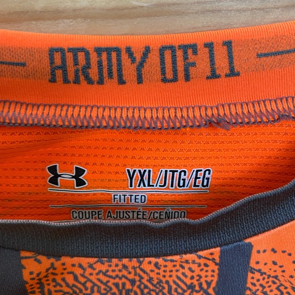 Under Armour fitted short sleeve tee. Heat Gear. Army of 11. Football. Athletic - Picture 6 of 10